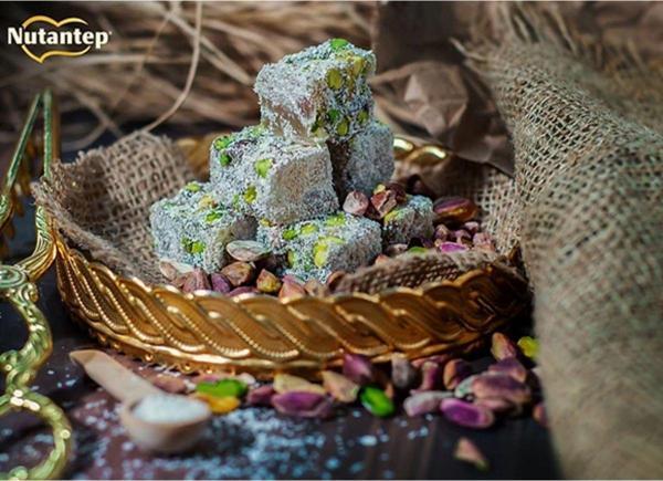 Extra Bol Antep Fıstıklı Çifte Kavrulmuş Hindistan Cevizi Kaplı Lokum - 1 KG - Image 1