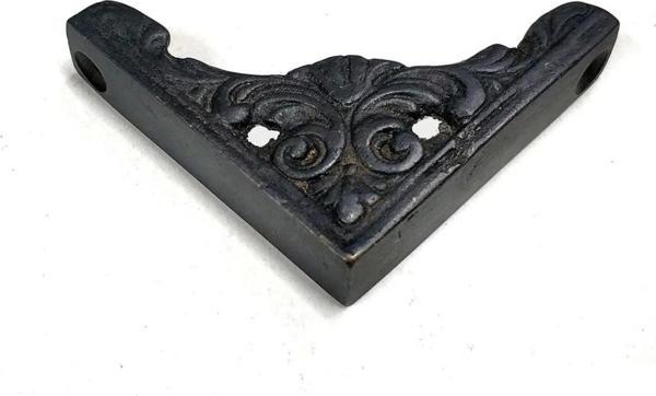 Antika Tarz Dekoratif Pirinç Köşe Süsü - 58x58 Mm, Oksit - Image 1
