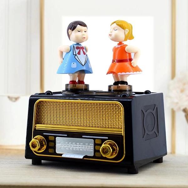 Öpüşen Çift Müzik Kutusu - Image 1