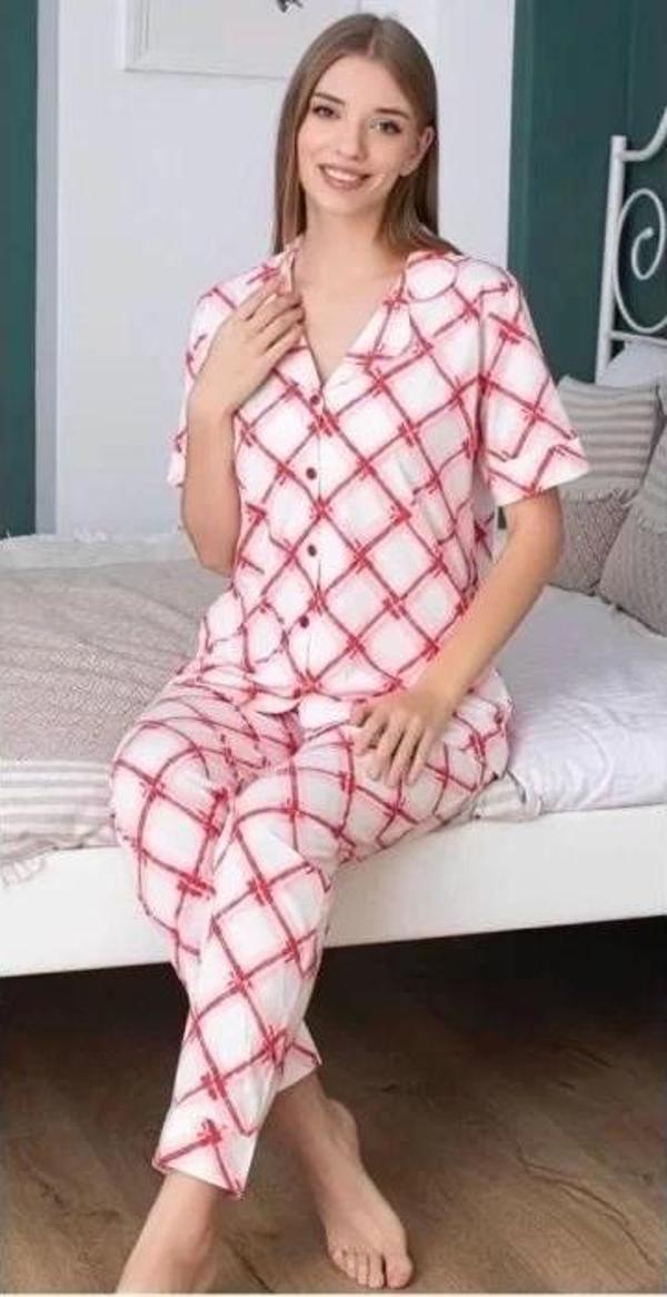 Baklava Desenli Patlı Kısa Kol Pijama Takımı - Image 1