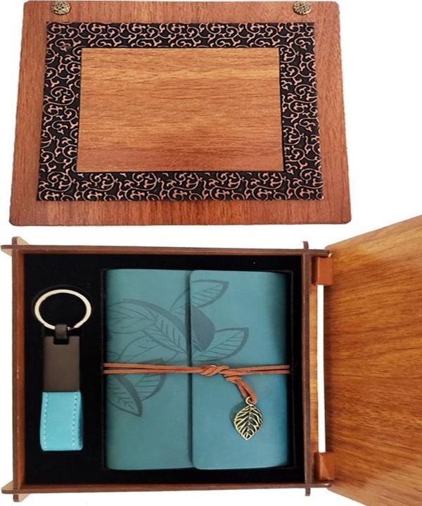 Ahşap Kutulu Mavi Deri Defter ve Anahtarlık Set - Image 1