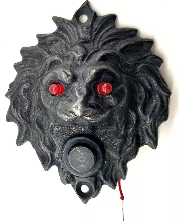 Antika Tarz Dekoratif Pirinç Aslan Kapı Zili - 100x78 mm, Oksit, Led Işıklı - Image 1