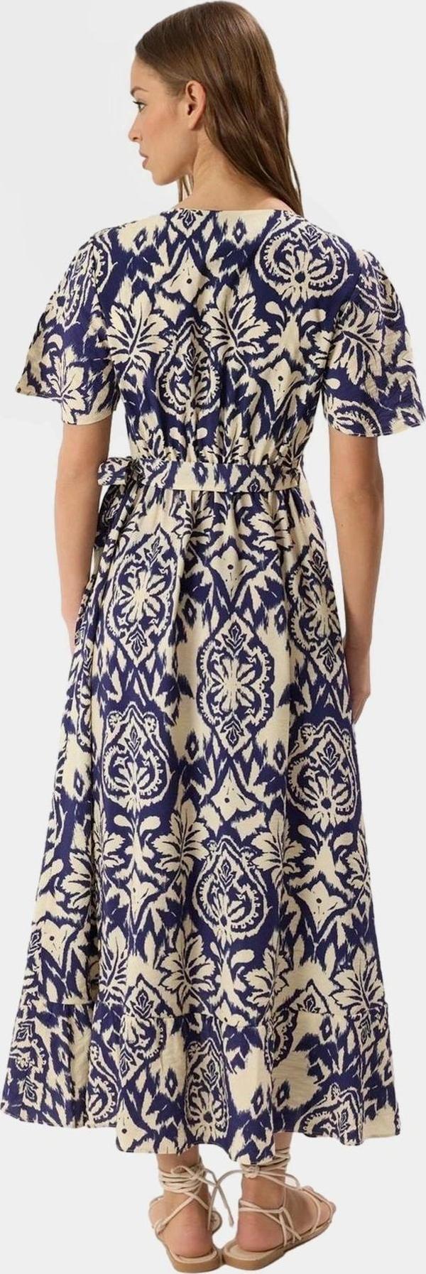 Rahat Kesim Çiçek Desenli Midi Elbise Viskoz Kumaştan Üretilmiştir Mükemmel Uyum - Image 1