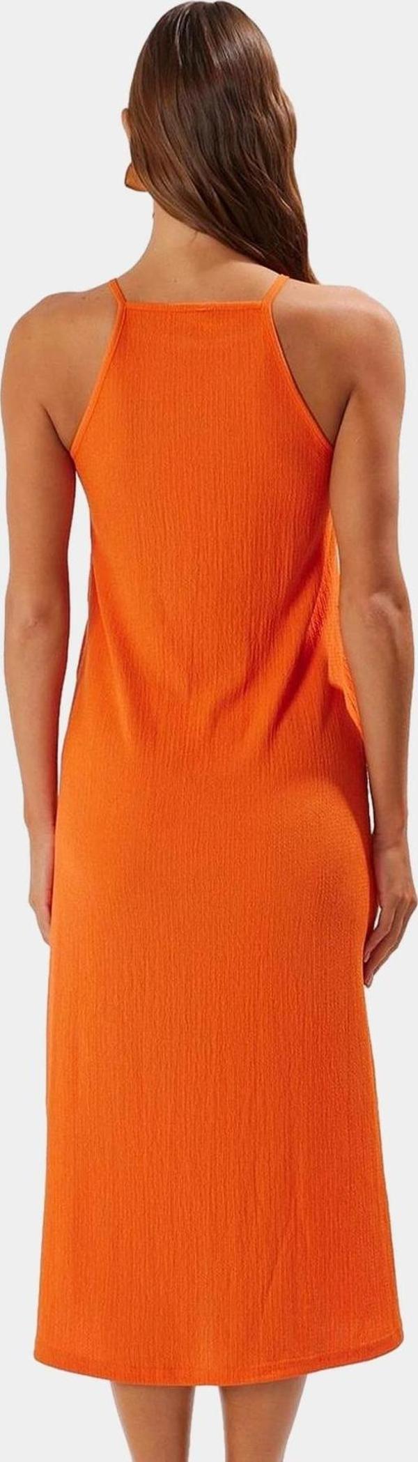 Vücuda Oturan Örme Midi Elbise Halter Yaka Yırtmaçlı Rahat ve Şık - Image 1