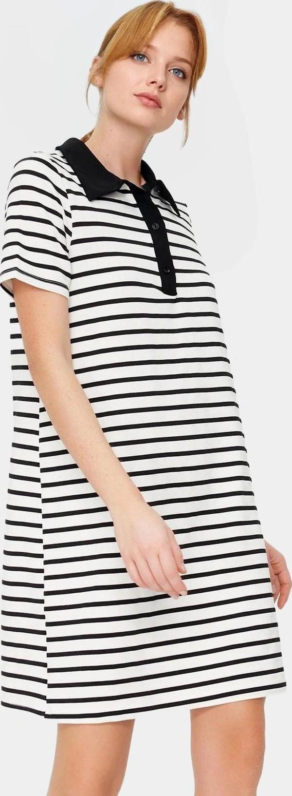 A Kesim Örme Elbise Viskoz Polo Yaka Çizgili Desen Modern Stil Kaliteli İşçilik Zarifane Tasarım - Image 1