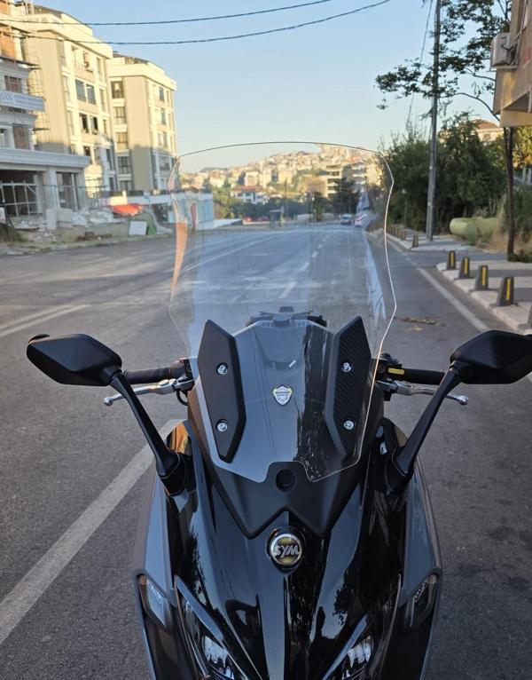 MOTOCAM Sym Maxsym TL 500-508 Siperlik Ön Cam 2022-2025 Model 65cm Şeffaf Renkli 4mm - Image 1