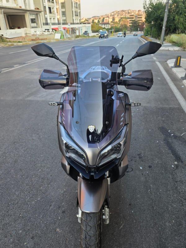 MOTOCAM RKS Reale 125 Siperlik Ön Cam 2023-2025 Model 55cm Füme Renkli 4mm KISA SPOR CAM - Image 1
