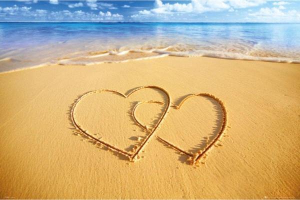 Gb Eye Beach Hearts Maxı Poster - Image 1