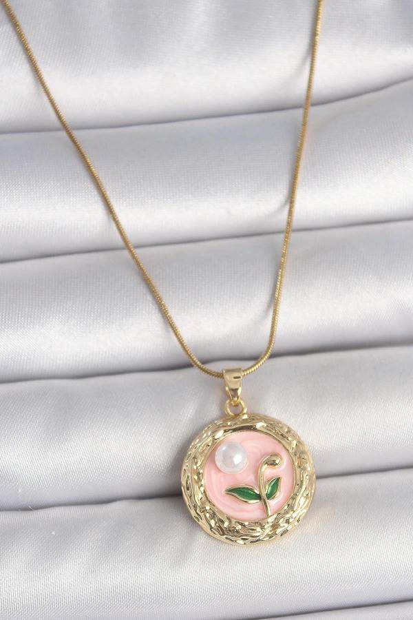 Celira Çelik Gold Renk Zincir Pembe Çiçek İşlemeli inci Detay Portre Model Kadın Kolye - Image 1