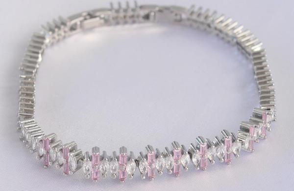 Vip Seri Pirinç Pembe Zirkon Taşlı Gümüş Renk Baget Model Bileklik - Image 1