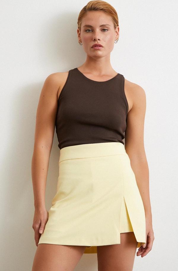 Yırtmaçlı Şort Etek Sarı - Image 1