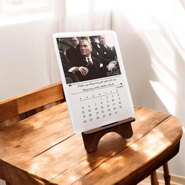 2026 Takvim - Mustafa Kemal Atatürk Fotoğraflı Standlı Masaüstü Takvim- Ahşap Telefon Tutucu - Image 1
