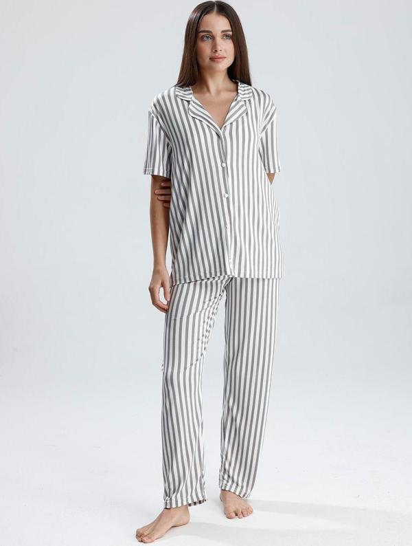 Kadın Düğmeli Kısa Kollu Dikey Çizgili Pijama Takım | Gri  - Image 1