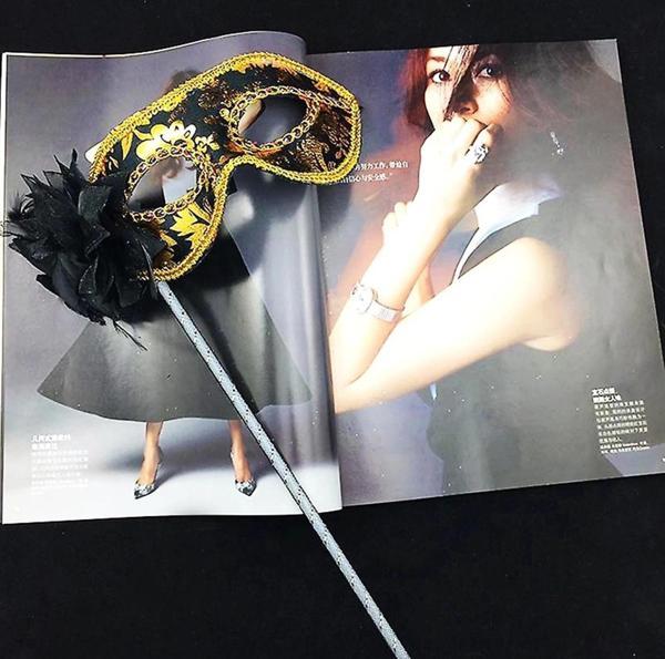 Lüks Taşlı Saplı Maskeli Balo Maskesi Siyah Renk 35 Cm - Image 1