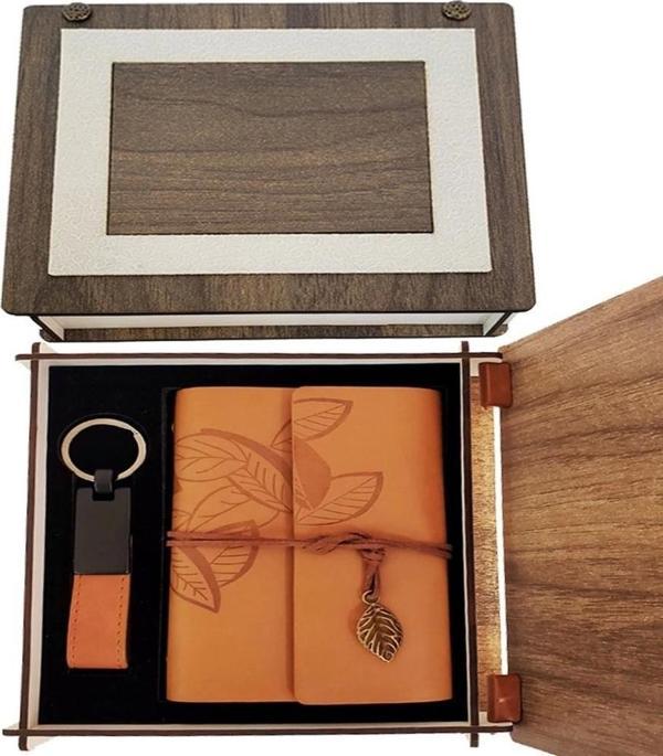 Özel Ahşap Kutulu Taba Deri Defter Ve Anahtarlık Set - Image 1