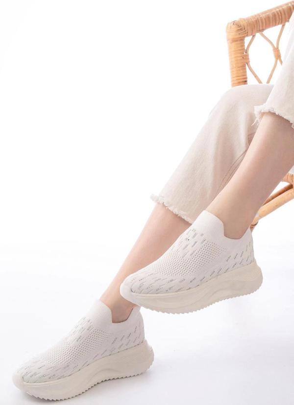 Dm-707  Beyaz Fileli Faillant Taban Taş Aksesuarlı Günlük Spor Ayakkabı - Image 1