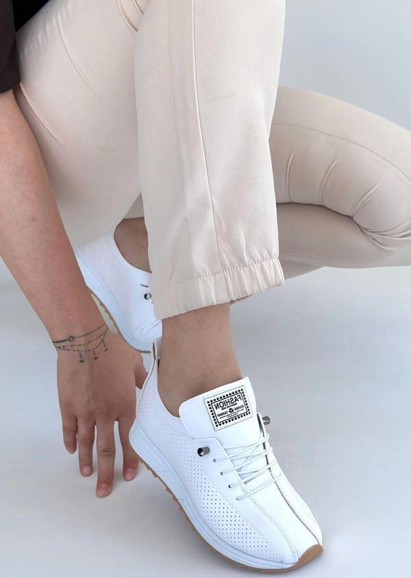 Fiert Beyaz Cilt Bağcıklı Spor Ayakkabı - Image 1