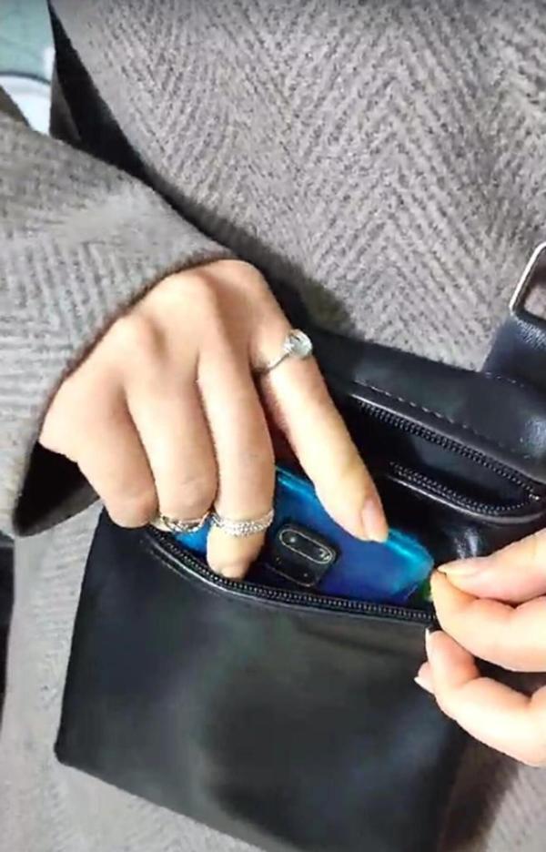 Abnturk Ayarlanabilir Boyun Askılı Fermuarlı Çift Cepli Telefonluk Deri Çanta 21X16Cm Güvenli Para Cüzdanı - Image 1