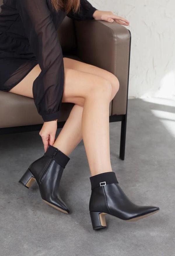 Feles Zarif Toka Kemer Detaylı Topuklu Kadın Bot - Image 1