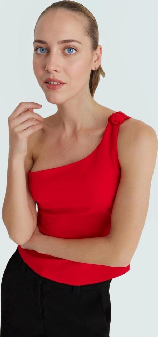 Şık Asimetrik Yaka Fitted Bluz Polyester Elastan Yazlık Kaliteli İşçilik Rahat Kullanım - Image 1