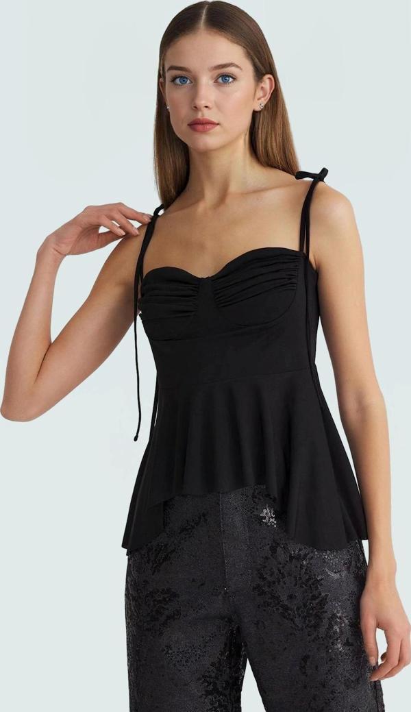 Kalp Yaka Fitted Örme Bluz Şık Gece Kombinleri İçin Premium Kalite Seçkin Malzeme - Image 1