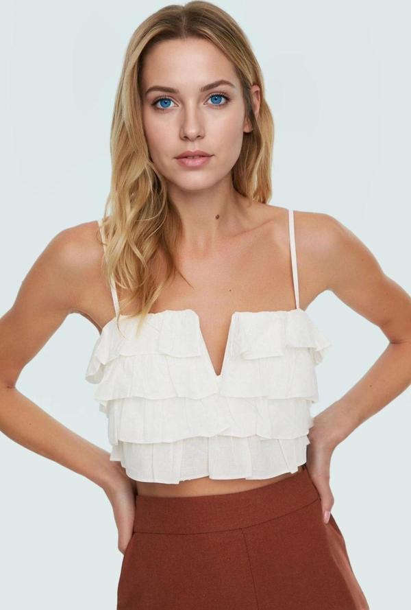 Yazlık Crop Bluz Katlı Fırfır Detay Pamuklu Dokuma Kumaş Plaj ve Günlük Stil Rahat Kullanım - Image 1