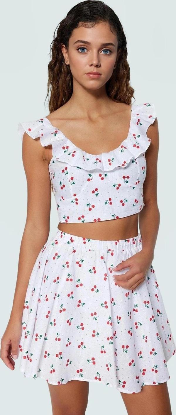 Yazlık Çilek Desenli Pamuklu Bluz Etek Takım Fitted Kalıp Geniş Paça Uzun Ömürlü Profesyonel Görünüm - Image 1