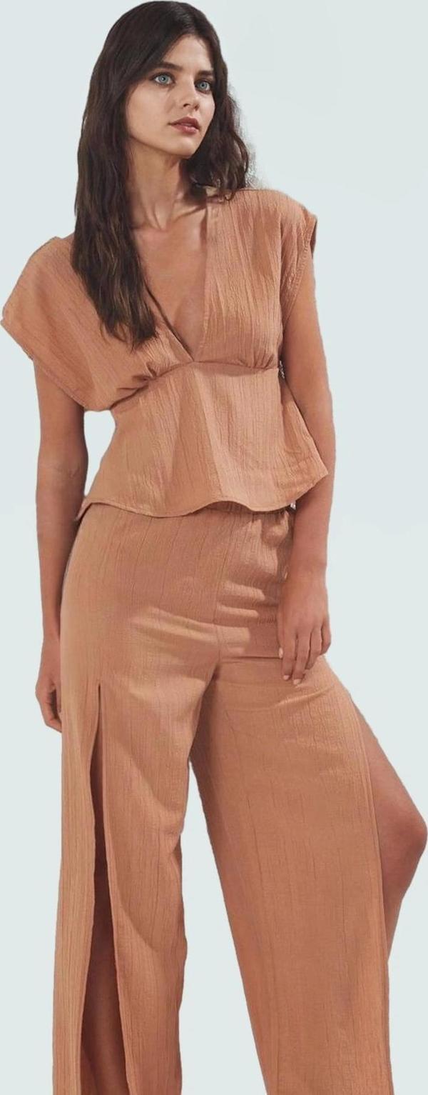 Şık Plaj Takımı Dokuma Kumaştan Kolsuz Bluz ve Yırtmaçlı Pantolon Konforlu Kesim Premium Kalite - Image 1