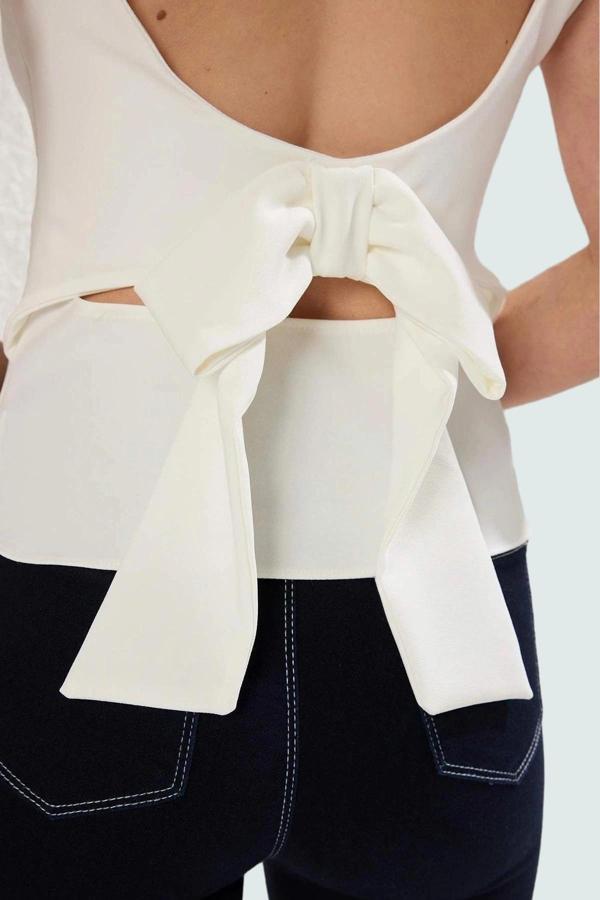 Fitted Askılı Bluz Sırt Fiyonk Detay Yazlık Finike Dokuma Özenle Seçilmiş Modern Stil - Image 1