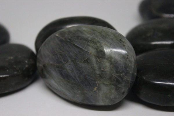 Labradorit Taşı (85-115 Gram) - Image 1