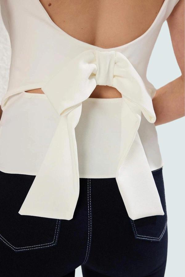 Fitted Askılı Bluz Sırt Fiyonk Detay Yazlık Finike Dokuma Özenle Seçilmiş Modern Stil - Image 1