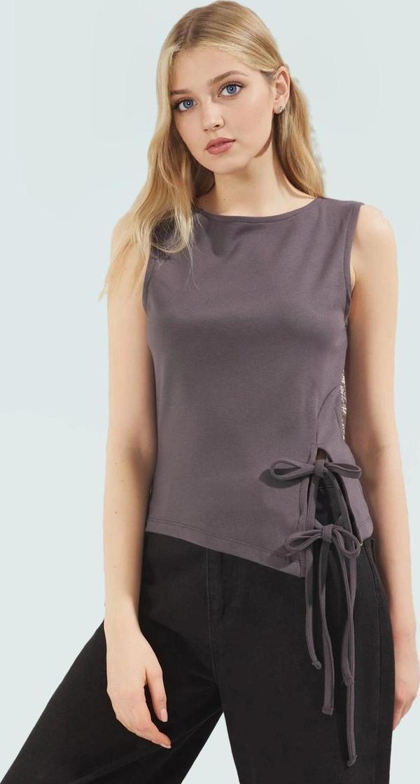 Fitted Vücuda Oturan Bağcıklı Viskon Bluz Yazlık Günlük Yüksek Kalite Premium - Image 1