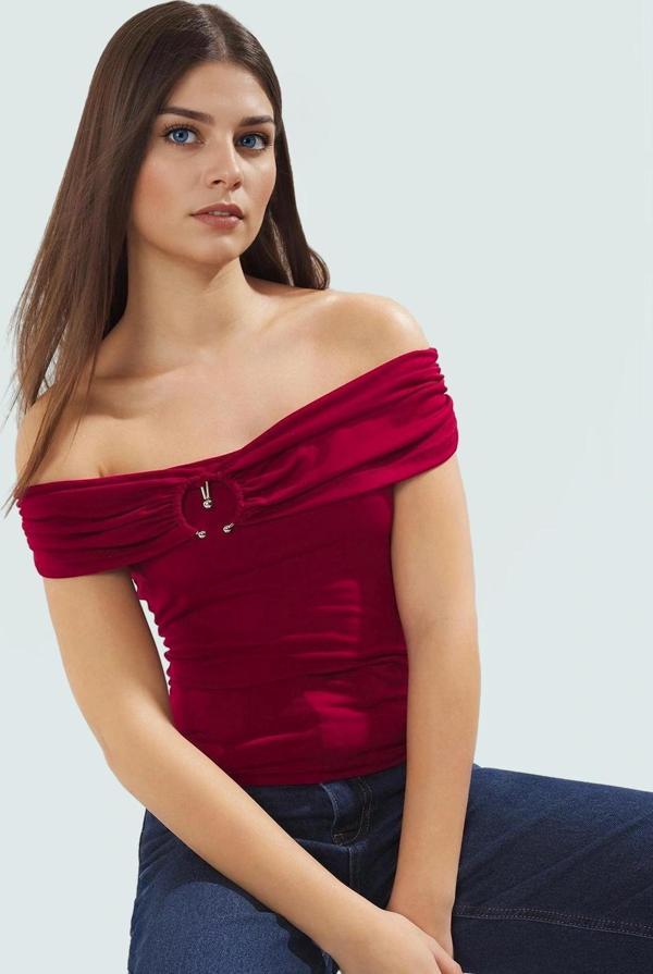 Kadın Kısa Kollu Fitted Örme Bluz Carmen Yaka Günlük Stil Premium Kalite Modern - Image 1