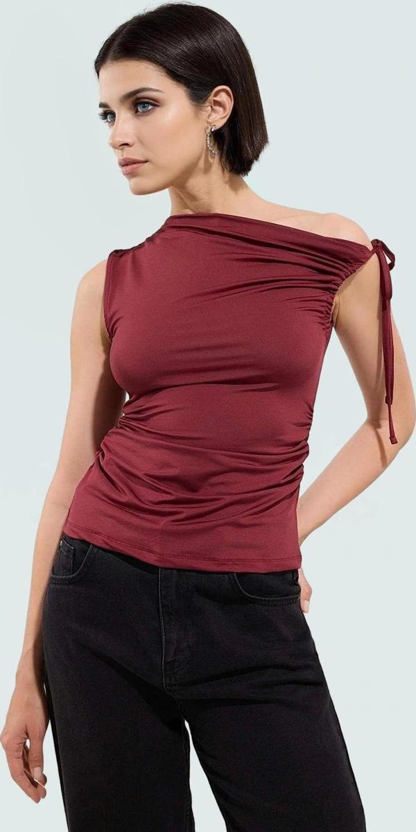 Kadın Fitted Asimetrik Yaka Yazlık Bluz Polyester Micro Dokuma Zarifane Tasarım Mükemmel Uyum - Image 1