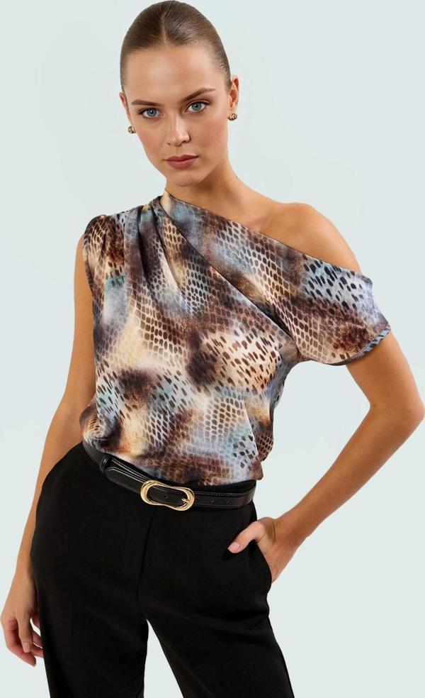 Kadın Asimetrik Yaka Kısa Kollu Örme Bluz Konforlu Kesim Zarifane Tasarım Profesyonel Görünüm - Image 1