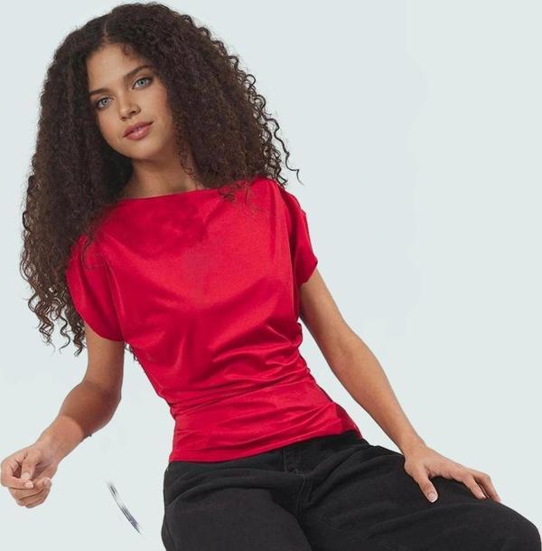 Fitted Kısa Kollu Örme Bluz Rahat Günlük Stil Zarifane Tasarım Konforlu Kesim - Image 1