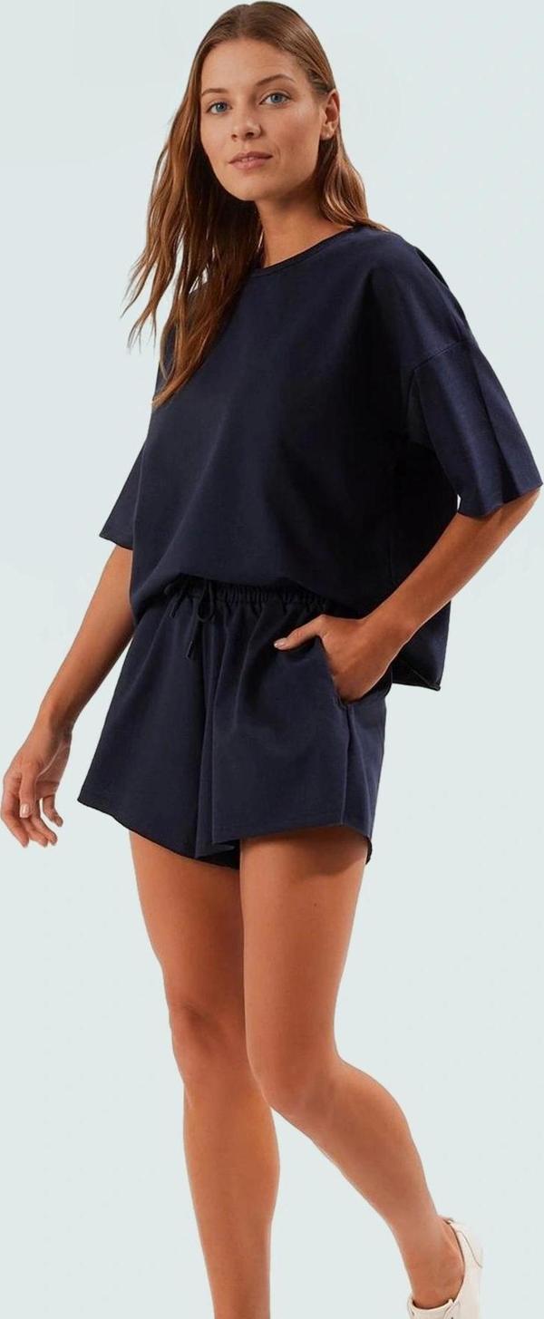 Kadın Oversize Pamuklu Şortlu Takım Rahat Yazlık Mükemmel Uyum Modern Stil Kullanım - Image 1