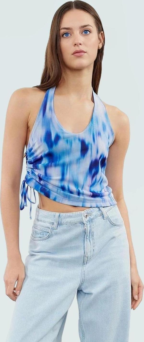 Yazlık Soyut Desenli Crop Bluz Boyundan Bağlamalı Örme Tül Kumaş Modern Stil Şık Görünüm - Image 1