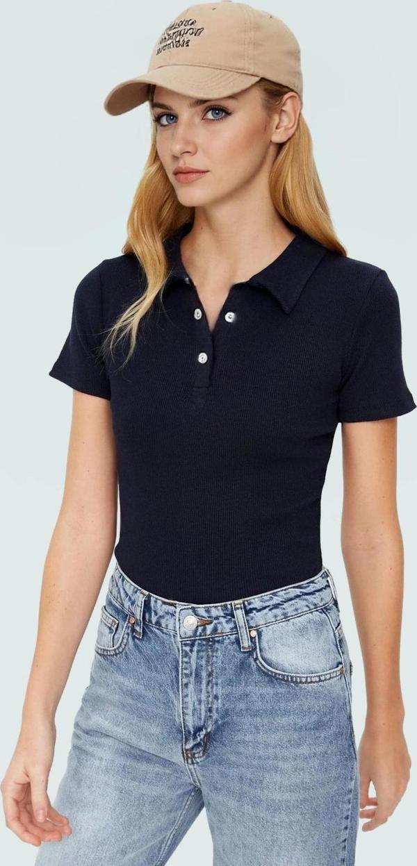 Kısa Kollu Polo Yaka Fermuarlı Örme Bluz Yazlık Rahat Kombin Ve Şık Günlük Kullanım İçin - Image 1