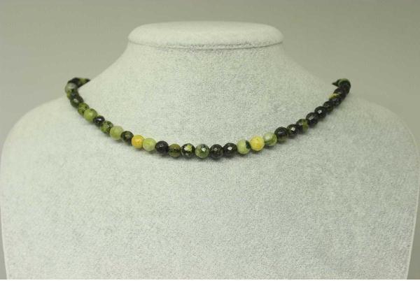Peridot (zebercet) Taşı Koyu Renk Faset Kesim Kolye (klipsli) - Image 1