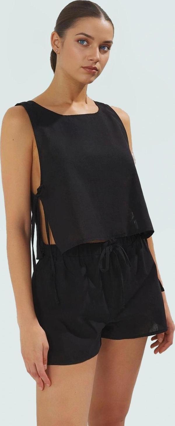 Flamlı Pamuk Bluz Şort Plaj Takımı Yazlık Rahat Kombin Trend Tasarım Günlük Kullanım İçin - Image 1