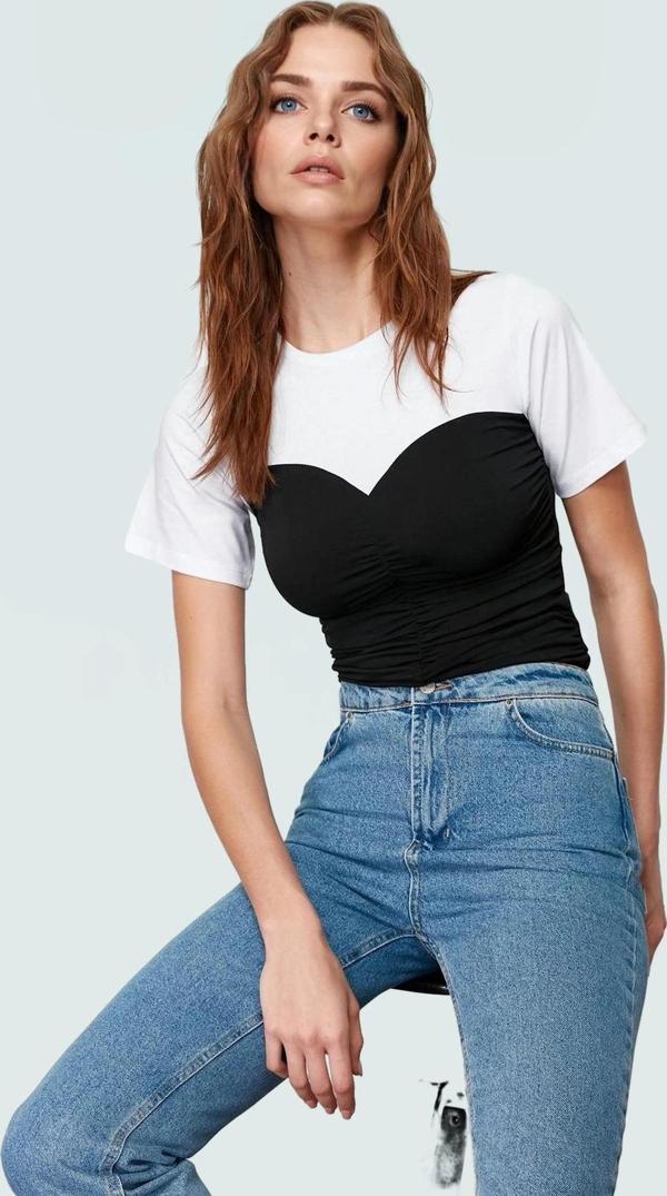 Kadın Kısa Kollu Büzgü Detaylı Fitted Pamuklu Bluz Günlük Stil Özenle Seçilmiş - Image 1