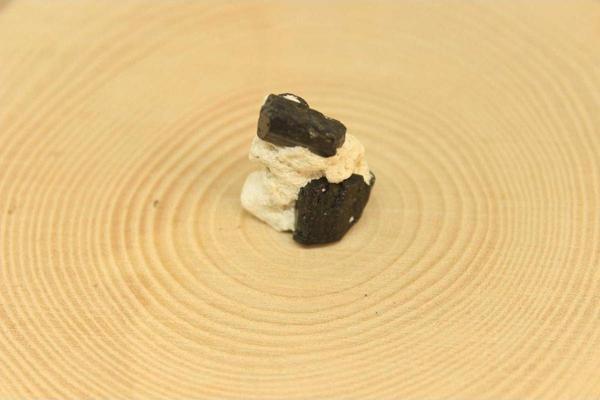 Turmalin Taşı Kütle Ham Parça - 7gram (25765) - Image 1