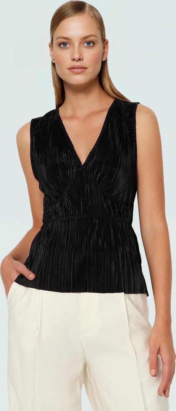 Kadın Piliseli V Yaka Örme Bluz Yazlık İş Elbisesi Zarifane Tasarım Konforlu Kesim - Image 1