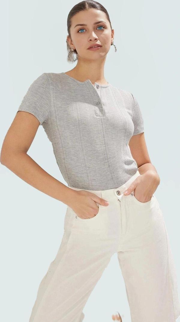 Fitted Bisiklet Yaka Kısa Kollu Örme Bluz Rahat Günlük Stil Modern Konforlu Kesim - Image 1