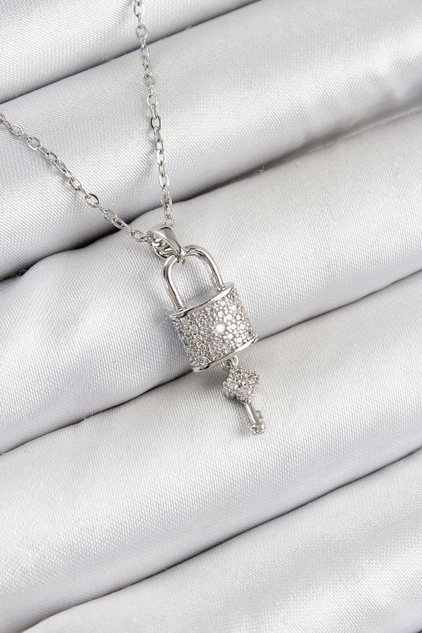  Zirkon Taşlı Kilit Ve Sallantılı Anahtar Model Gümüş Renk Kadın Kolye - EBJ250711W36521 - Image 1