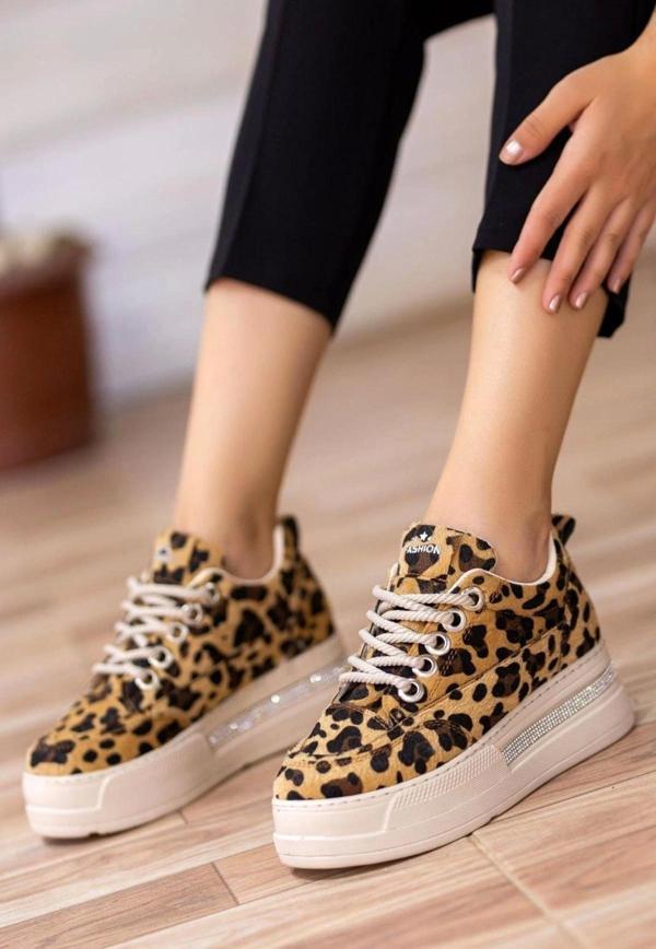 Lulu Leopar Süet Bağcıklı Spor Ayakkabı - Image 1