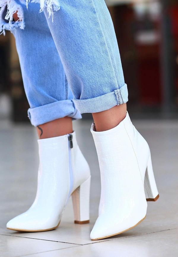 Loora Beyaz Rugan Desenli Topuklu Bot - Image 1