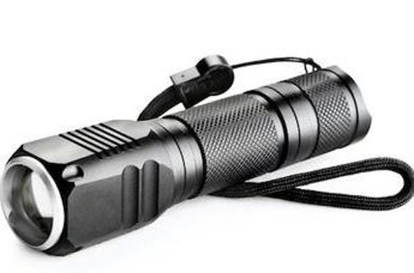 F-82 T6 Led Zoomlu 2000 Lm Yüksek Işık Şarjlı El Feneri - Image 1