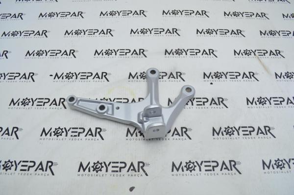 543023 YAMAHA YZF R25 SÜRÜCÜ SAĞ BRAKET ORJ - Image 1